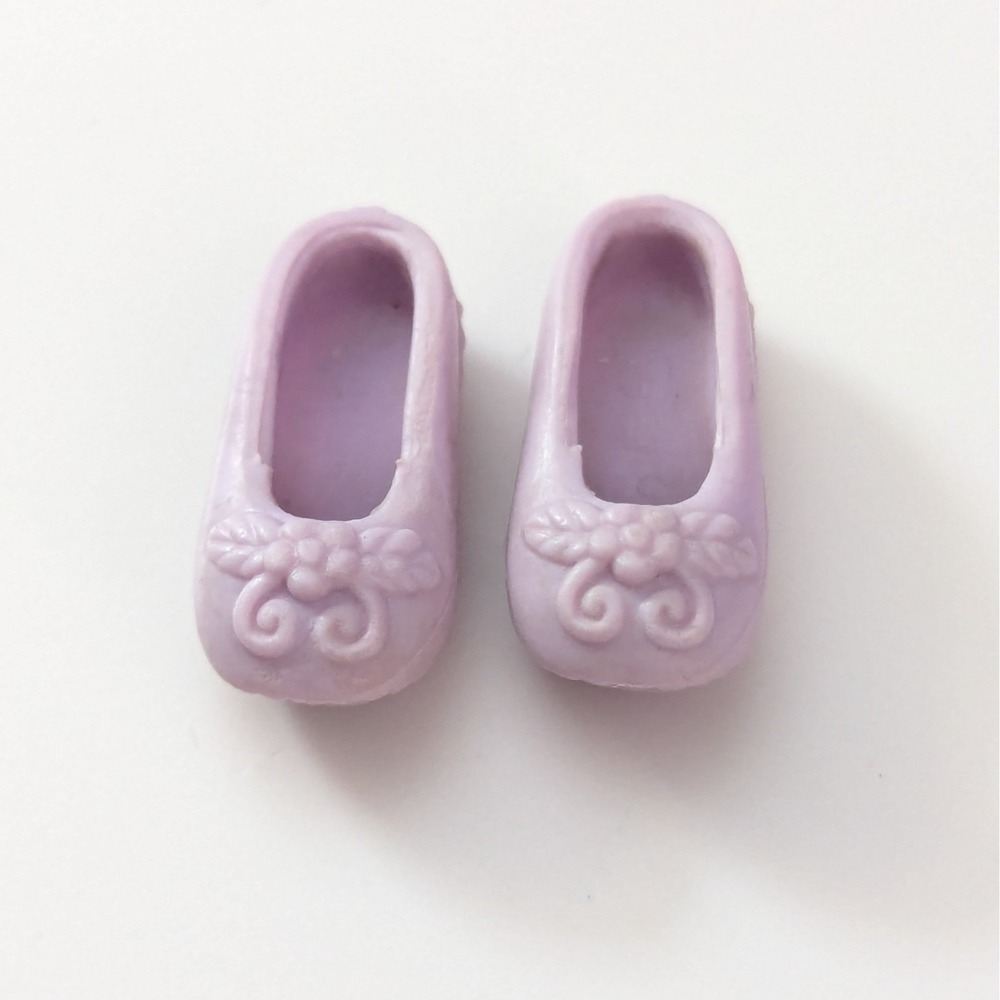 2005 Barbie & The Magic Of Pegasus Princess Annika Replacement doll Shoes Purple